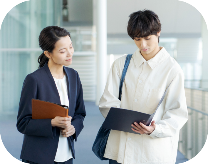 就業体験プログラム中の高校生